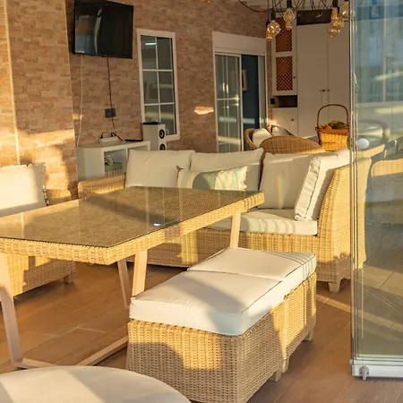 Atico Con Enorme Terraza Y Chill Out Particular